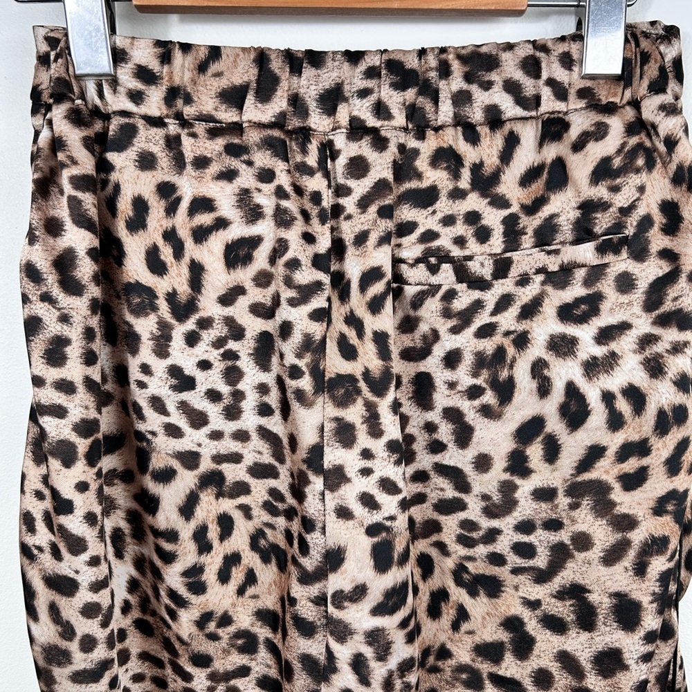 🚨SALE- Zara leopard satin pants, size 24, straight leg, flowy Streetwear Chic - Picture 7 of 8